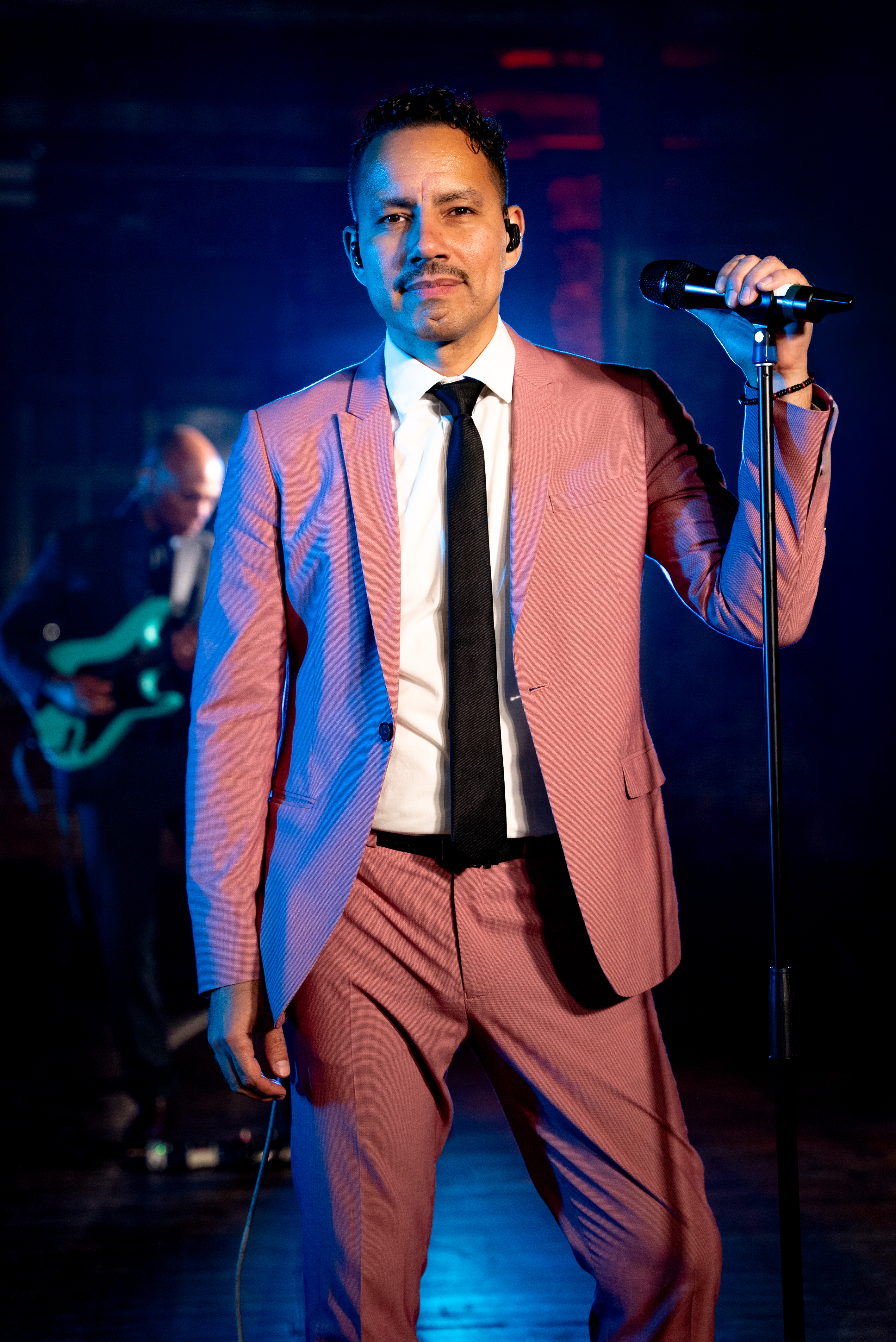 Vocalist in salmon suit